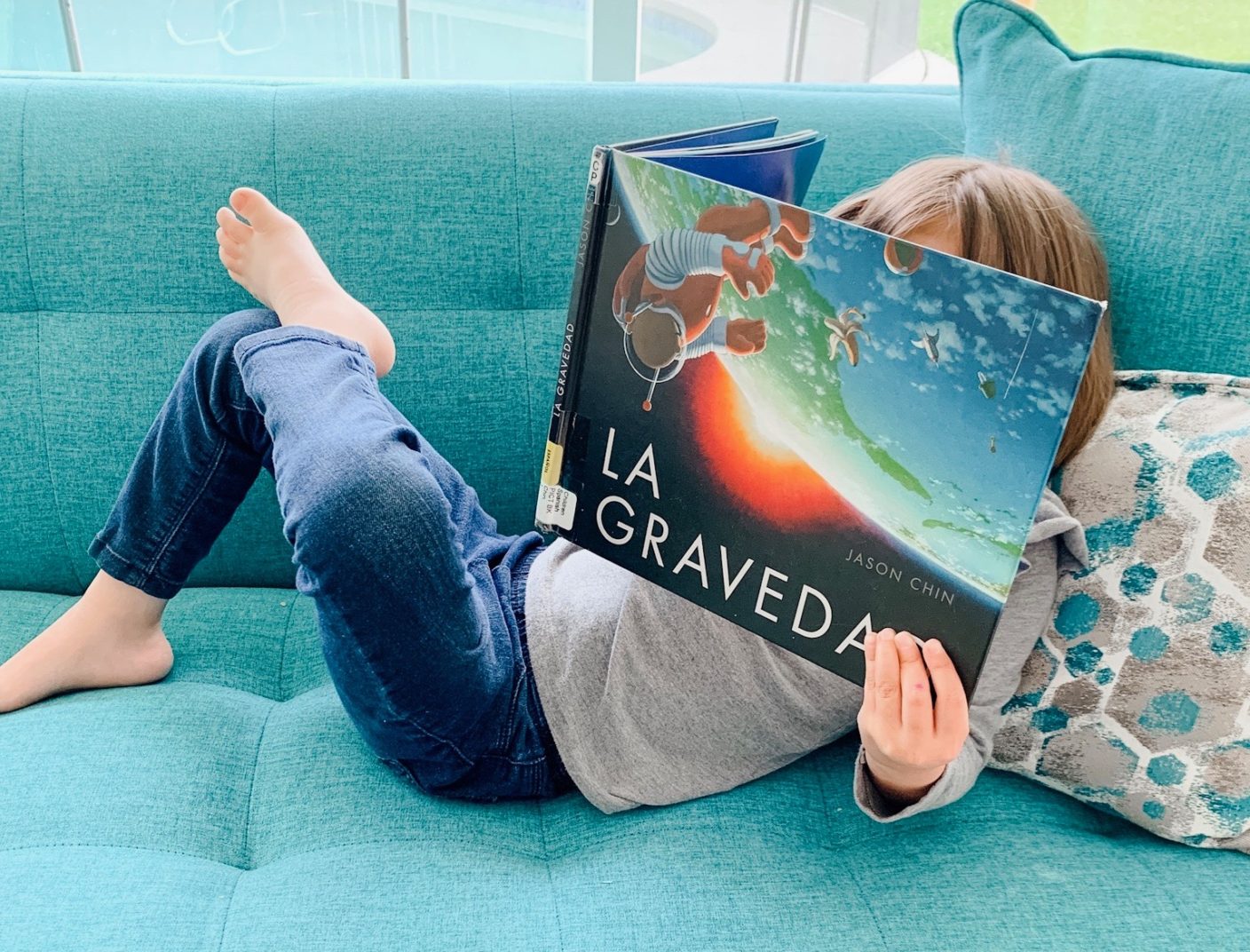 Spanish nonfiction picture book about gravity